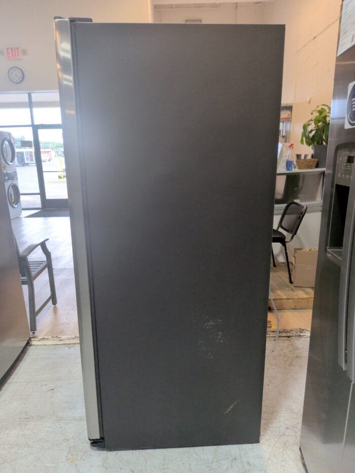 GE GSE25GYPFS 25.3 Cu. Ft. Side-by-Side Refrigerator - Image 4