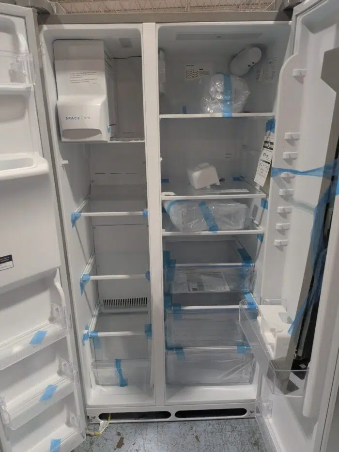 FRSC2333AS Frigidaire 22 Cu. Ft. 36" Counter Depth Side by Side Refrigerator - Image 3