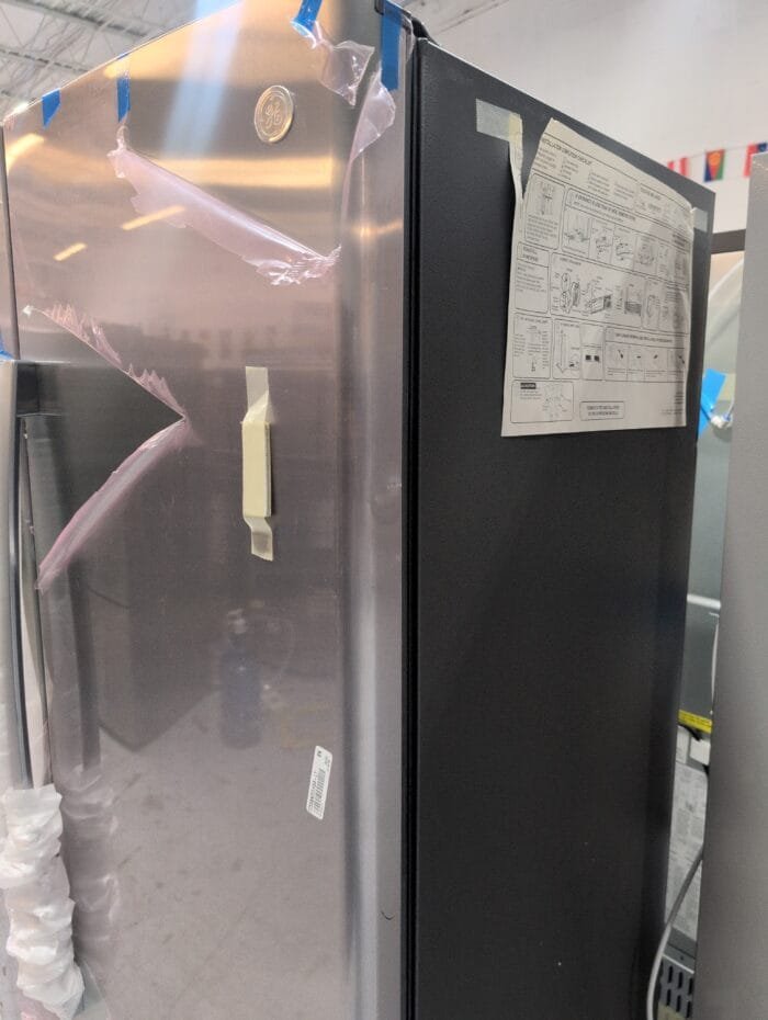 GE GZS22IYNGS 21.8 Cu. Ft. Counter-Depth Fingerprint Resistant Side-By-Side Refrigerator - Image 4