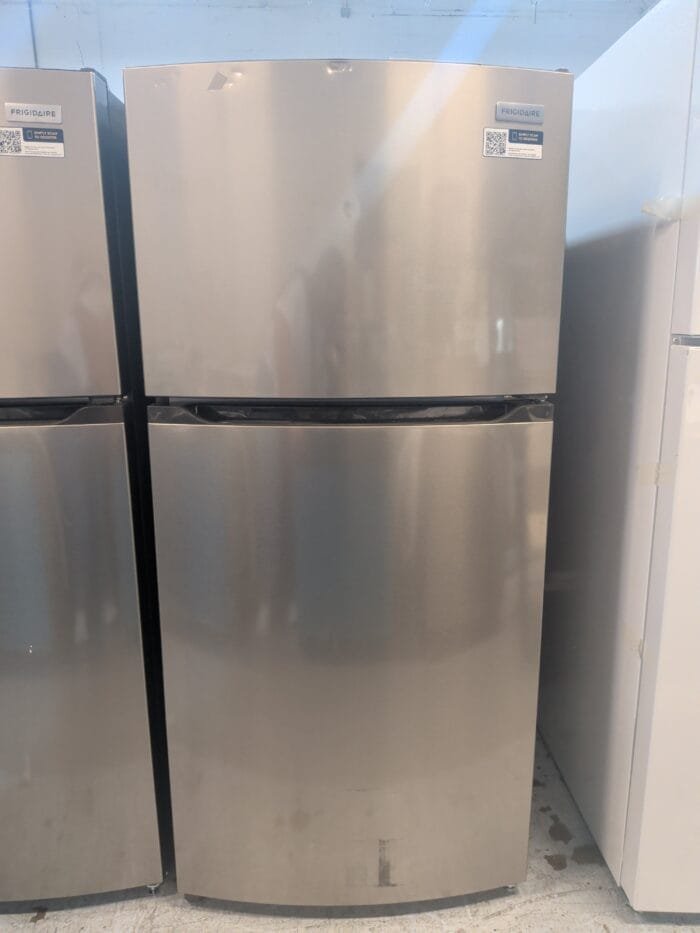 FFHT1425VV Frigidaire 13.9 Cu ft Top Freezer Refrigerator - Image 2