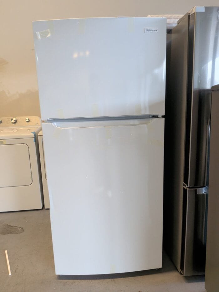 FFTR1835VW Frigidaire 18.3 cu ft Top Freezer Refrigerator - Image 2