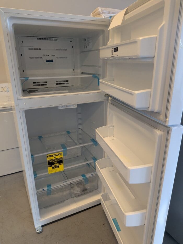 FFTR1835VW Frigidaire 18.3 cu ft Top Freezer Refrigerator - Image 3