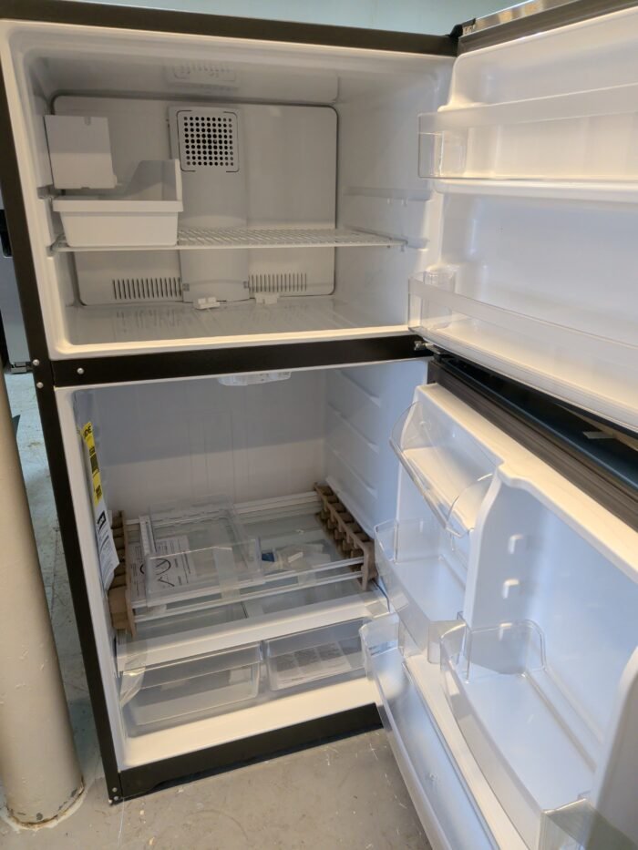 GE GIE22JSNRSS  21.9 Cu. Ft. Top-Freezer Refrigerator - Image 3